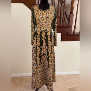 Hand Embroidered tatreez thob thoub thobe
Palestinian dress